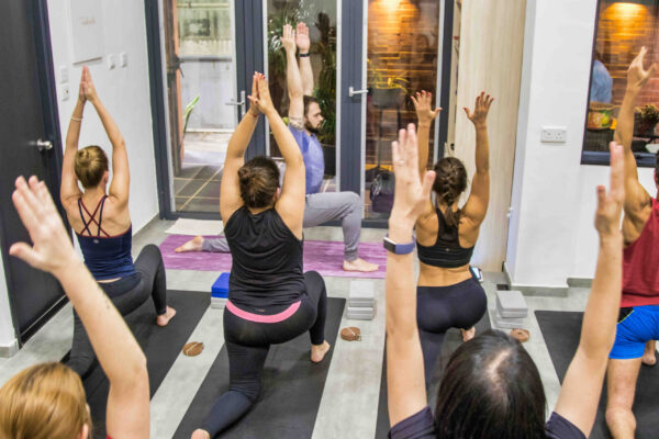 JIM Yoga - Yogalane group low lunge-squashed